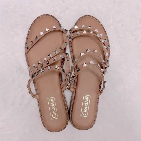 Cloudair slip on sandals size 10 NWOT memory foam! Tan/beige studs🎊Host pick 🔥 - Picture 4 of 5